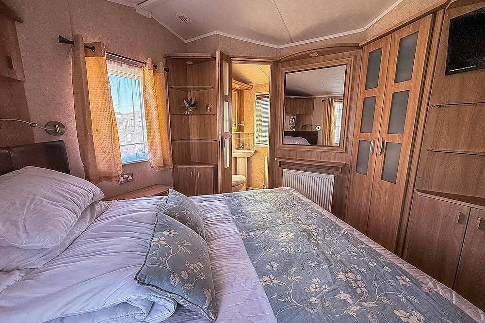 Beautiful, pet friendly caravan by the beach in Suffolk in Lowestoft, Sunrise Coast