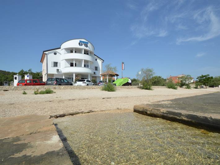 Ferienwohnung für 5 Personen, mit Seeblick und Garten sowie Balkon in Grad Šibenik - 4