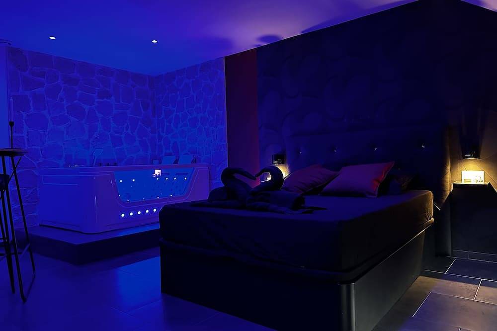 Geheel appartement, Love Room Avec Jacuzzi in Le Val-d'Ajol, Parc naturel régional des Ballons des Vosges