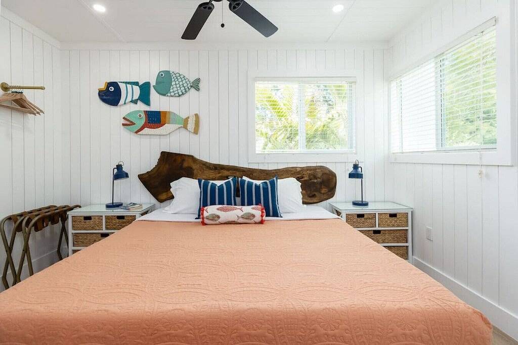 Hidden Gem Duplex in Heart of Islamorada! Sleeps 8 in Upper Matecumbe Key, Islamorada