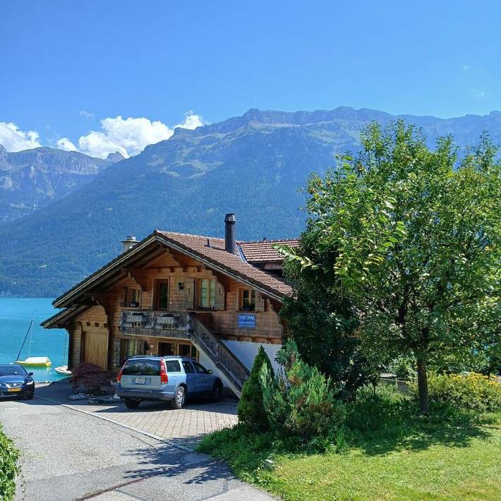 Ferienwohnung für 3 Personen, mit Terrasse und Garten sowie Seeblick und Ausblick in Ringgenberg