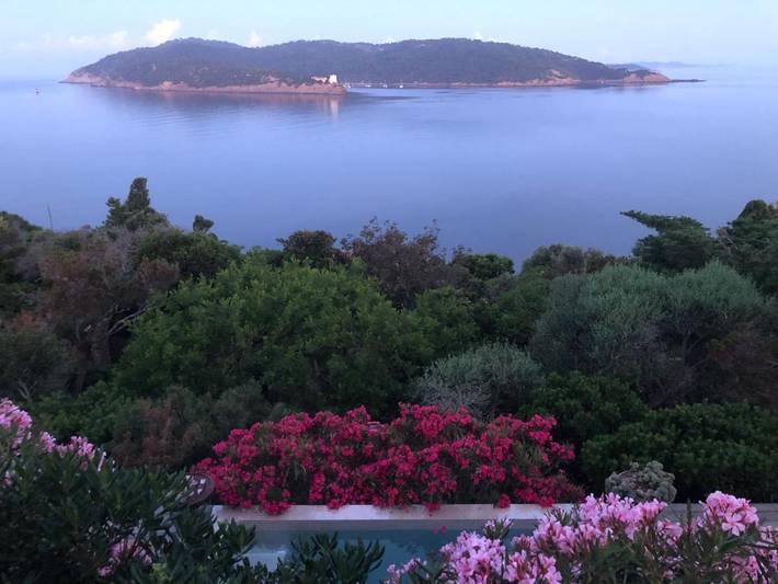 Location de vacances pour 2 personnes, avec piscine ainsi que vue et jardin dans Île du Levant - 3