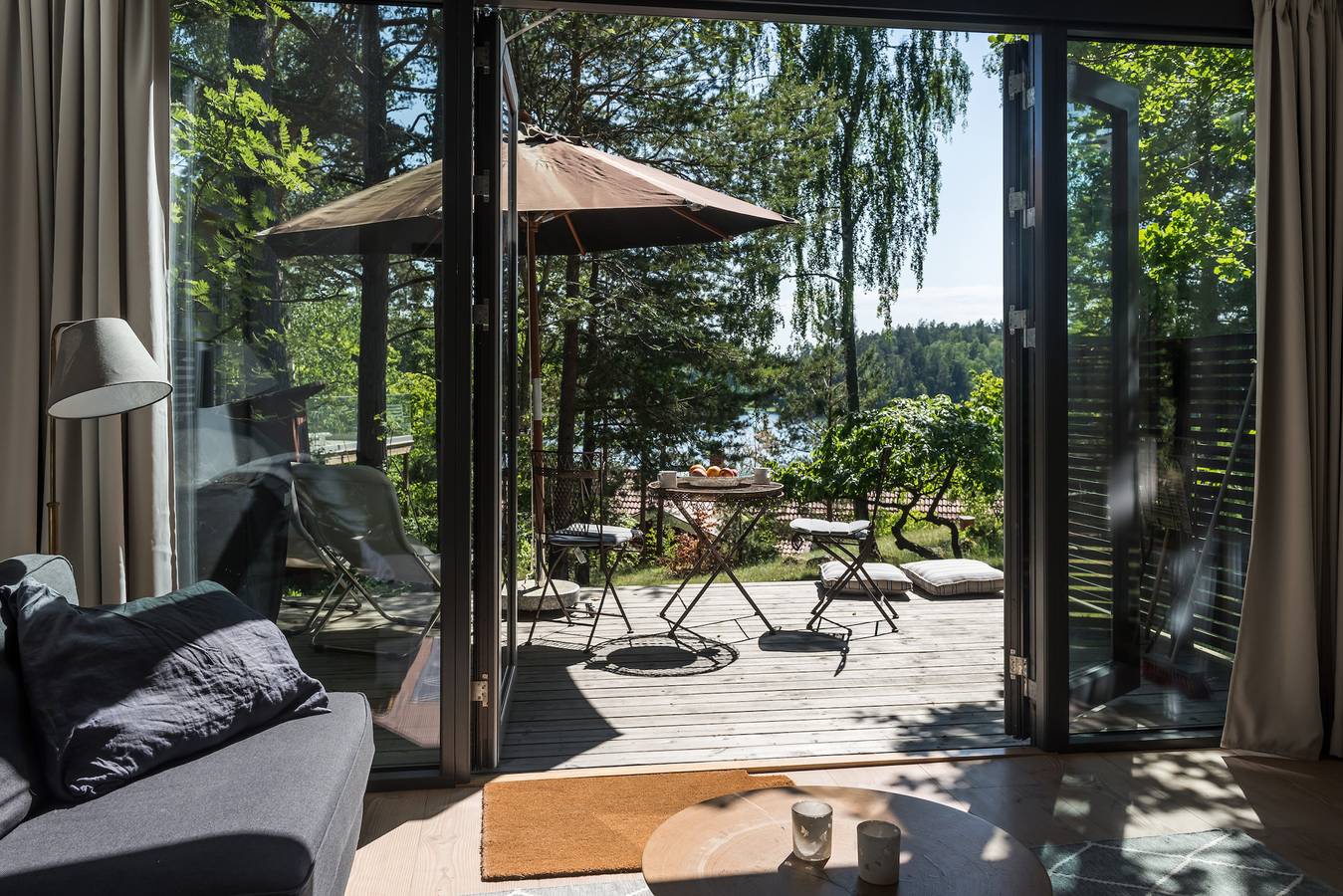 50 Meter vom Meer in den Stockholmer Schären in Stockholmer Schärengarten