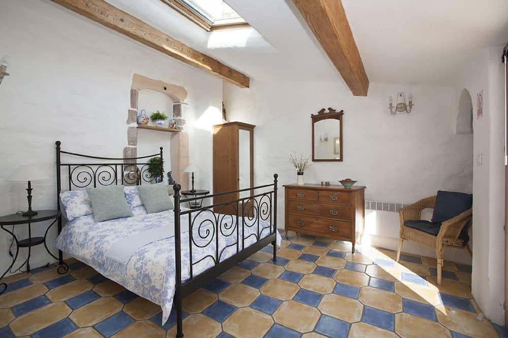 La Remise. Uriges Dorfhaus. in Cébazan, Mittelmeerküste (Frankreich)