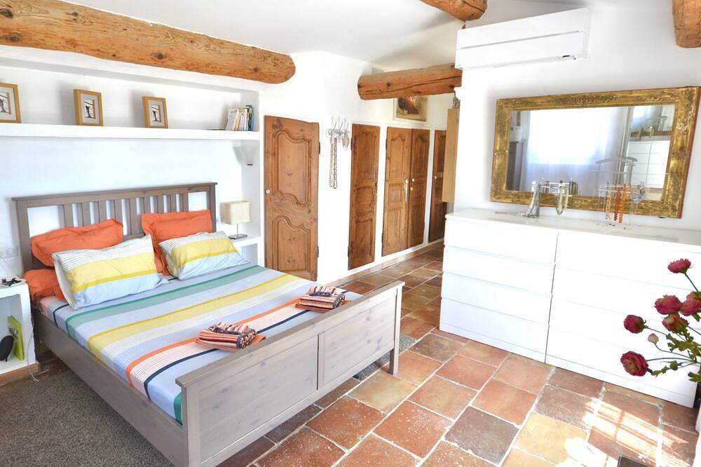 Tres belle villa avec sa piscine à débordement et jacuzzi vue mer in Cagnes-sur-Mer, Région de Cannes