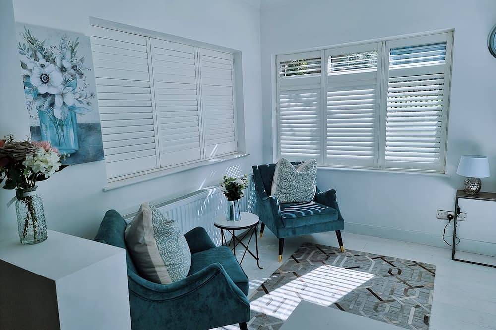 Stylish, spacious 4 bedroom, 3.5 bathroom entire detached home with large garden in Bishop's Stortford, Hertfordshire