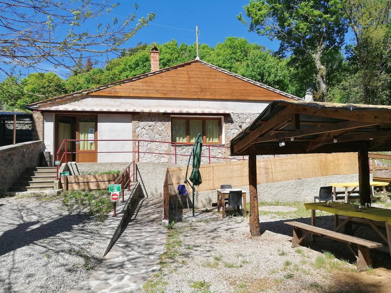 Appartamento intero, Appartamento 'Camera Papavero - Poggio Alla Luna' con vista montagna, terrazza e Wi-Fi in Montieri, Provincia di Grosseto