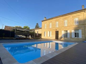 Gîte pour 6 personnes, avec terrasse ainsi que vue et piscine à Saint-Philippe-d'Aiguille