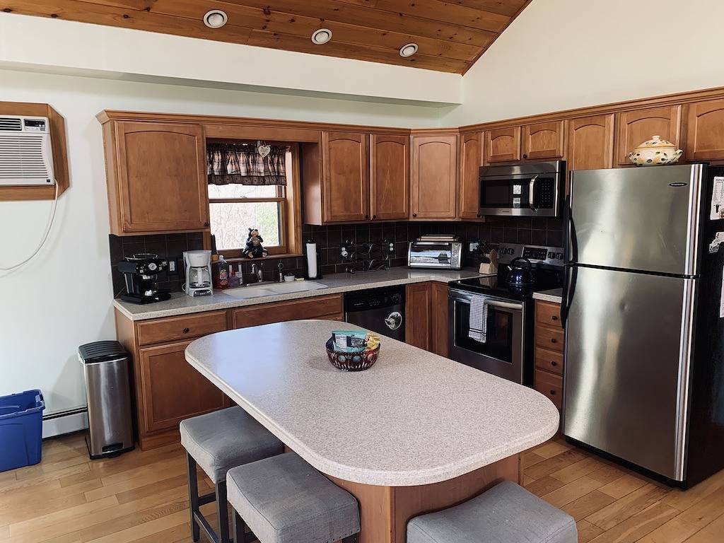 Catskills Blockhaus auf abgelegenen privaten 3+ Morgen, in der Nähe zum Skifahren und Wandern in Catskill Mountains