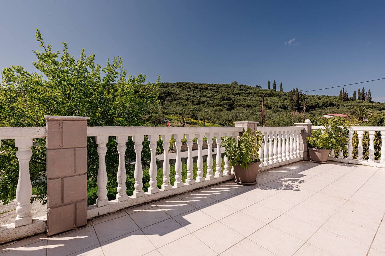 Ganze Wohnung, Studio 'Eleni's Top Floor' mit Gemeinschaftspool, Wi-Fi und Klimaanlage in Alykanas, Alykes