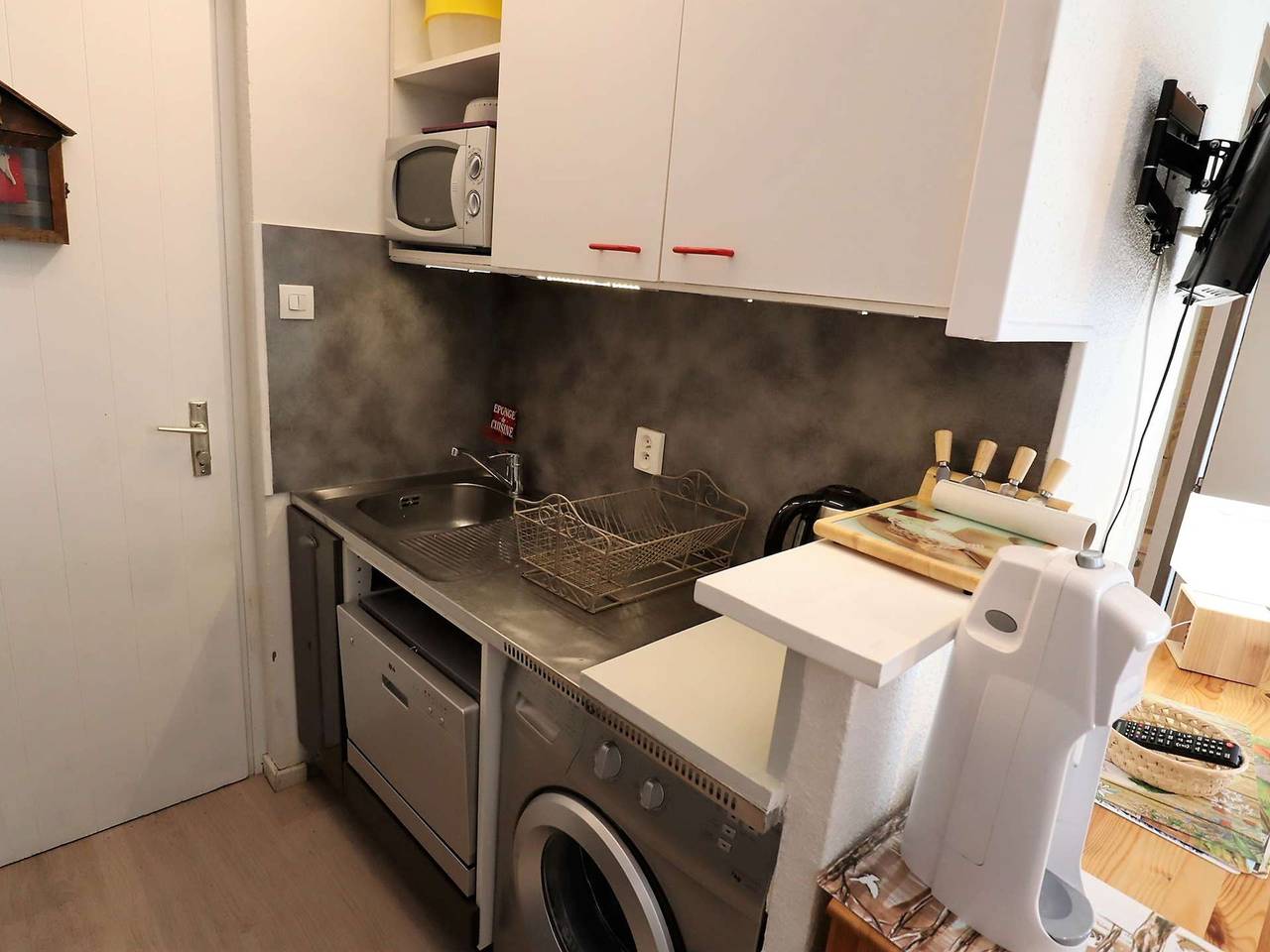 Entire apartment, Bright duplex for 4-6 in Arêches-Beaufort, near slopes in Beaufort (Rhône-Alpes), Albertville region