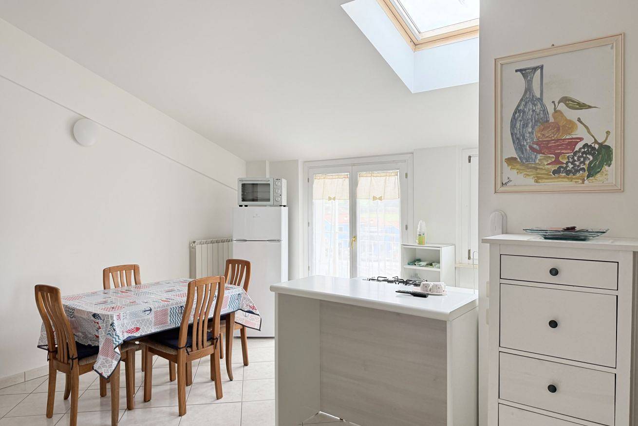 Appartamento intero, P076 - Porto Recanati, comodo trilocale con terrazzo e lavatrice in Porto Recanati, Costa Adriatica Marche