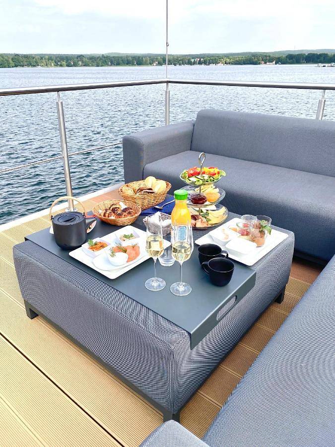 Boot voor 4 personen, met terras en uitzicht in Bad Saarow