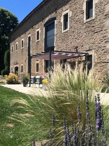Gîte pour 8 personnes, avec jardin et balcon à Salles-Curan