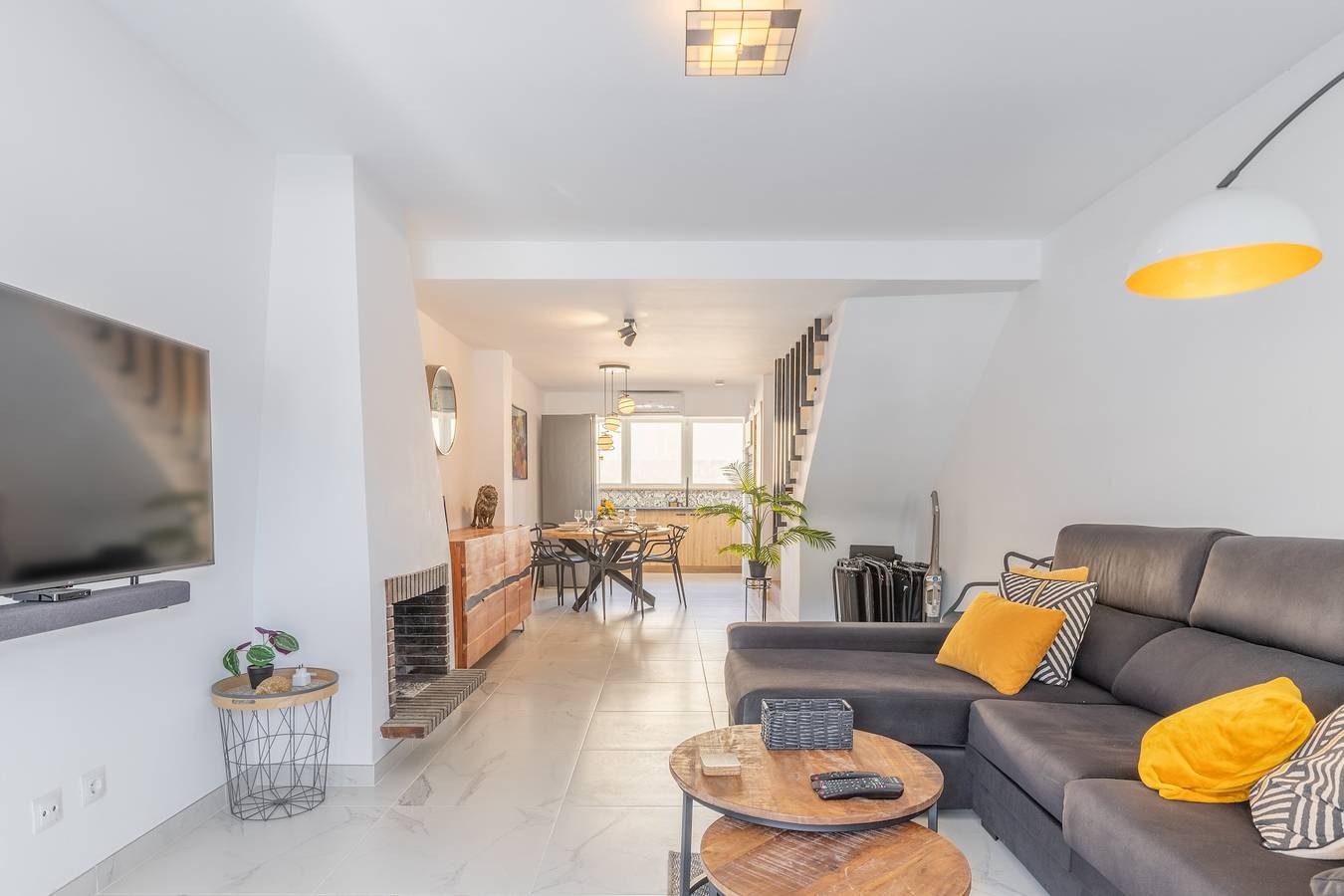 Sol y Sombra Holiday Home with Shared Pool, Wifi and Air Conditioning in El Campello, Costa Blanca