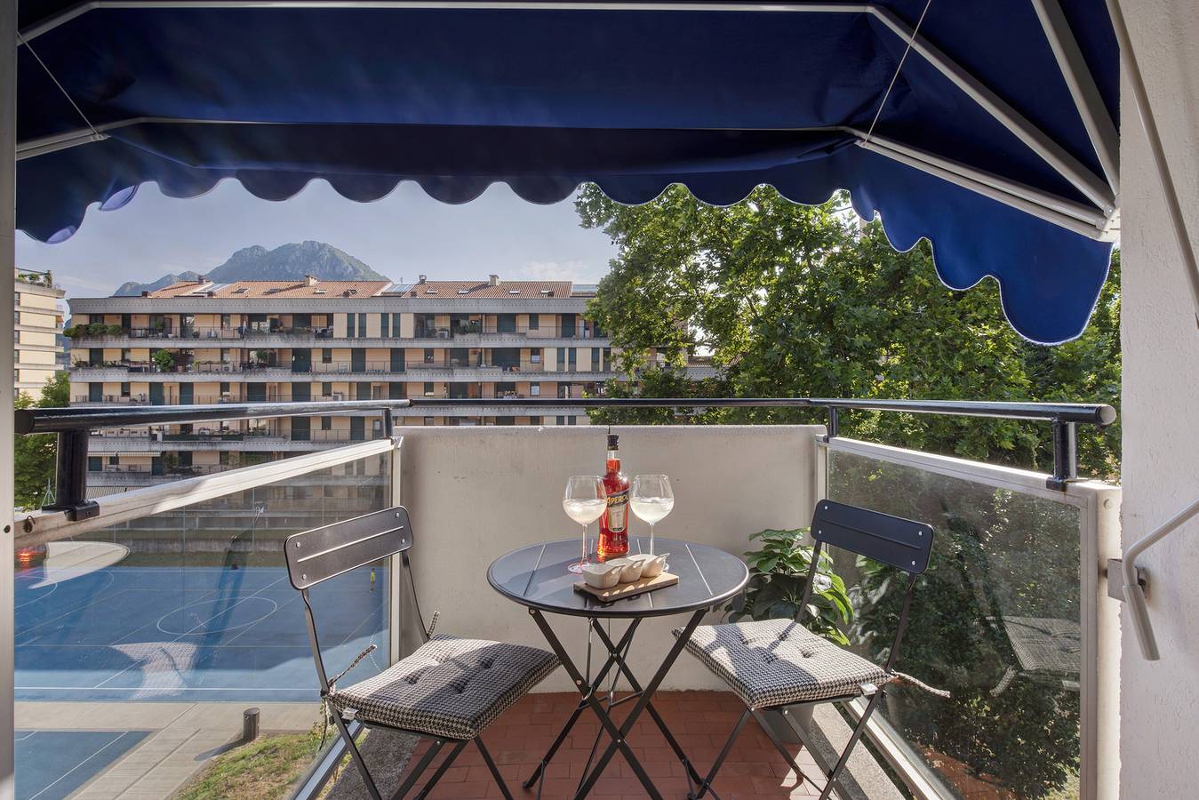 Ganze Wohnung, Ferienwohnung 'Design Home' mit Balkon und Wi-Fi in Lecco, Westliche Bergamo-Alpen