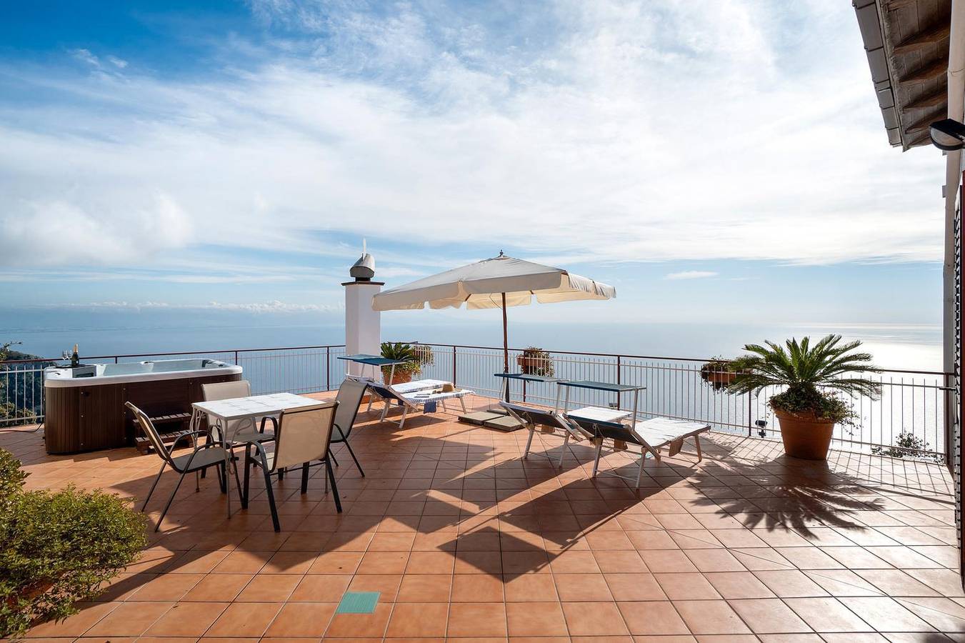 Entire apartment, Apartment 'Alba Deluxe' with Sea View, Wi-Fi and Air Conditioning in San Michele (Salerno), Furore