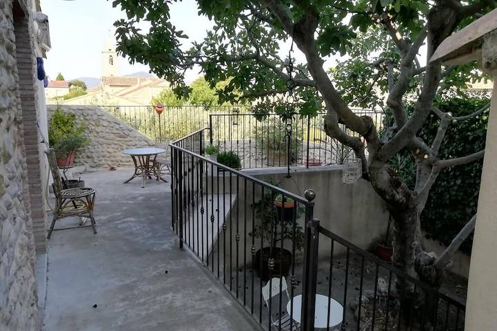 Location de vacances pour 2 personnes, avec Terrasse à Saint-Maurice-sur-Eygues