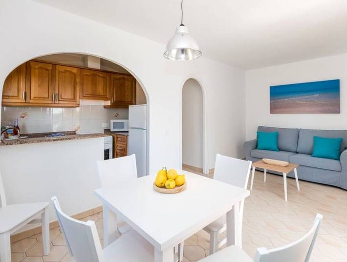 Apartamento entero, Apartamento en Complejo con Piscina - Girasol Garden Superior 2 C in Sant Jaume, Municipio de Alaior