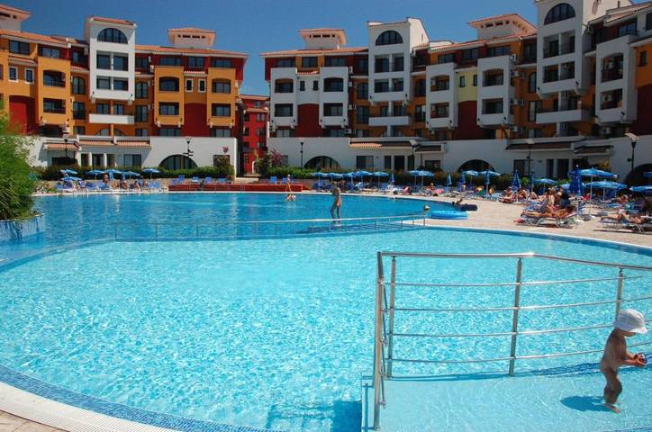 Apartament wakacyjny dla 2 osób, z basen i ogród oraz sauna i widok w Pomorie