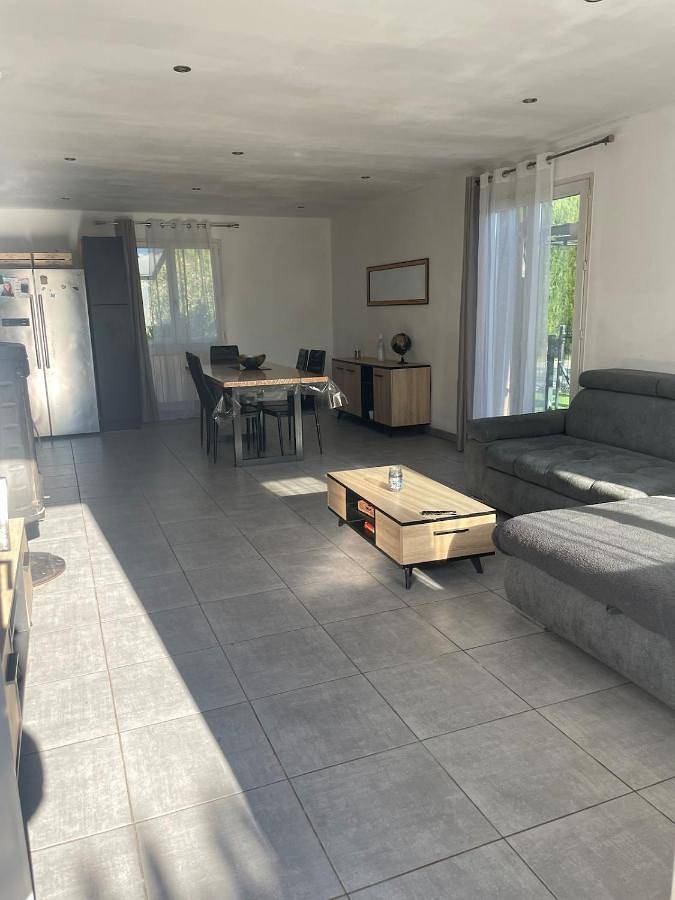 Location de vacances pour 6 personnes, avec Terrasse ainsi que Jardin et Piscine à Chénas - 2