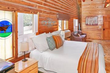 Cabin for 4 Guests in Wimberley, Hays County, Picture 3