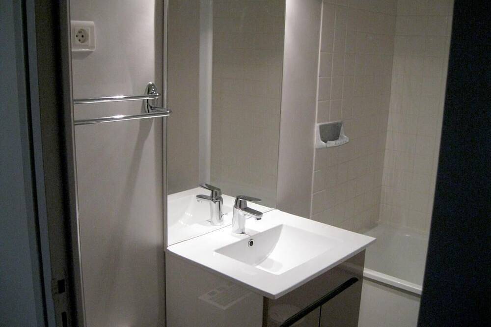 Entire apartment, 10m from ski slopes, parking, tv, ski locker, 25m², Super Besse in Super Besse, Besse-et-Saint-Anastaise