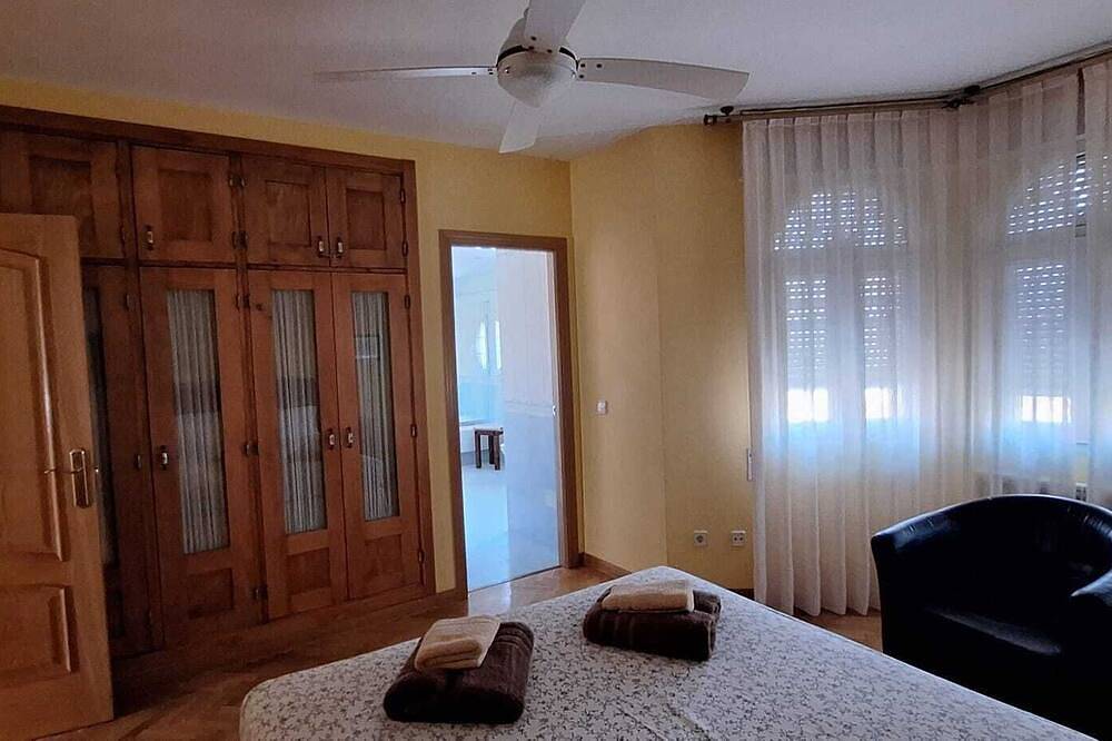 Warner  y Puy du fou desde Carranque.Casa ideal para familias,juegos de mesa. in Carranque, Provincia de Toledo