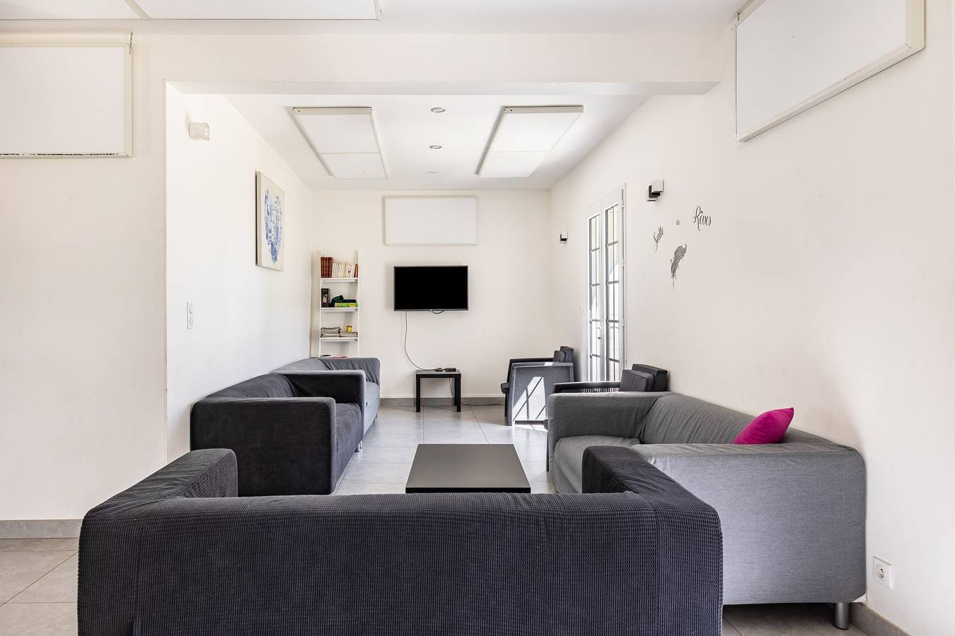 Casa Vacacional 'Gîte De L'orchidée' con Terraza, Jardín Privados y Wi-Fi in Saint-Épain, Valle del Loira