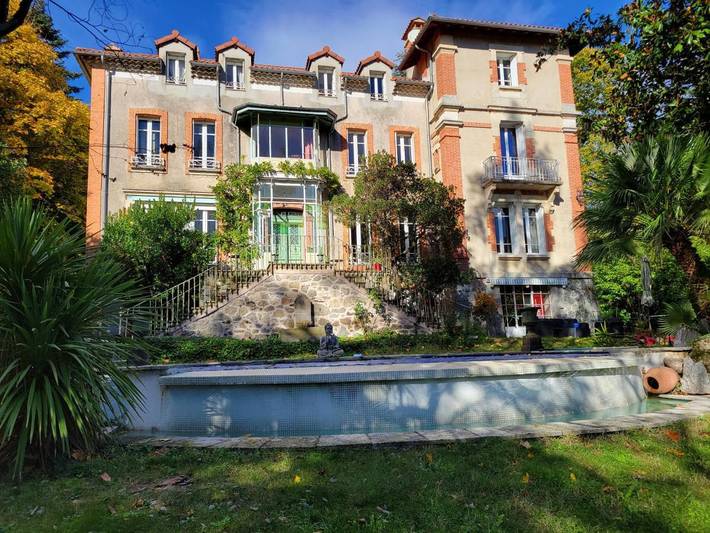 Gîte pour 2 personnes, avec piscine et jardin ainsi que terrasse et jacuzzi à Génolhac - 3