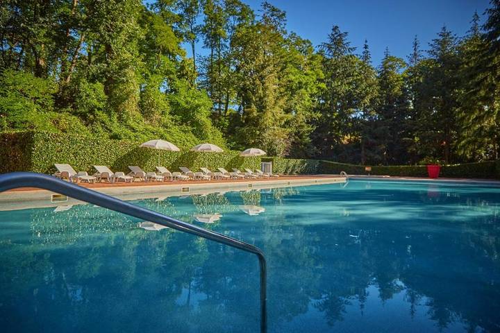 Camping pour 4 personnes, avec jardin et piscine, animaux acceptés