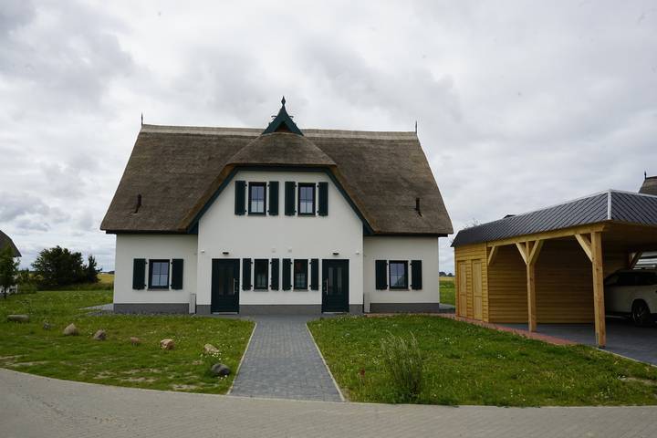 Ferienhaus für 5 Personen, mit Balkon und Whirlpool sowie Terrasse und Garten in Vaschvitz