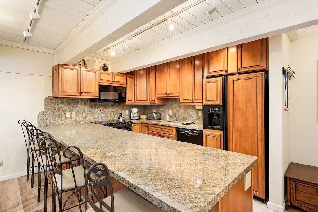 Ganze Wohnung, Herz von Aspen - 2 Blocks von der Innenstadt entfernt. Alle Schlafzimmer mit Bad. Einfach zu Fuß zu Shuttles, Essen in Aspen, Aspen Snowmass