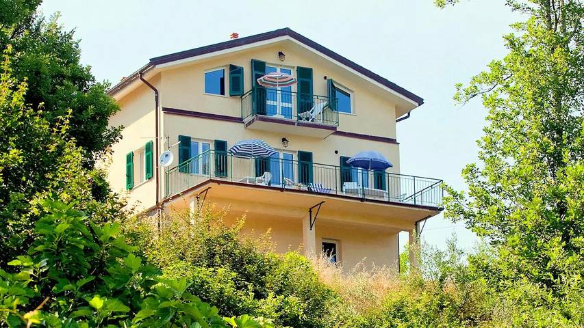 Villa für 7 Personen, mit Garten - 1