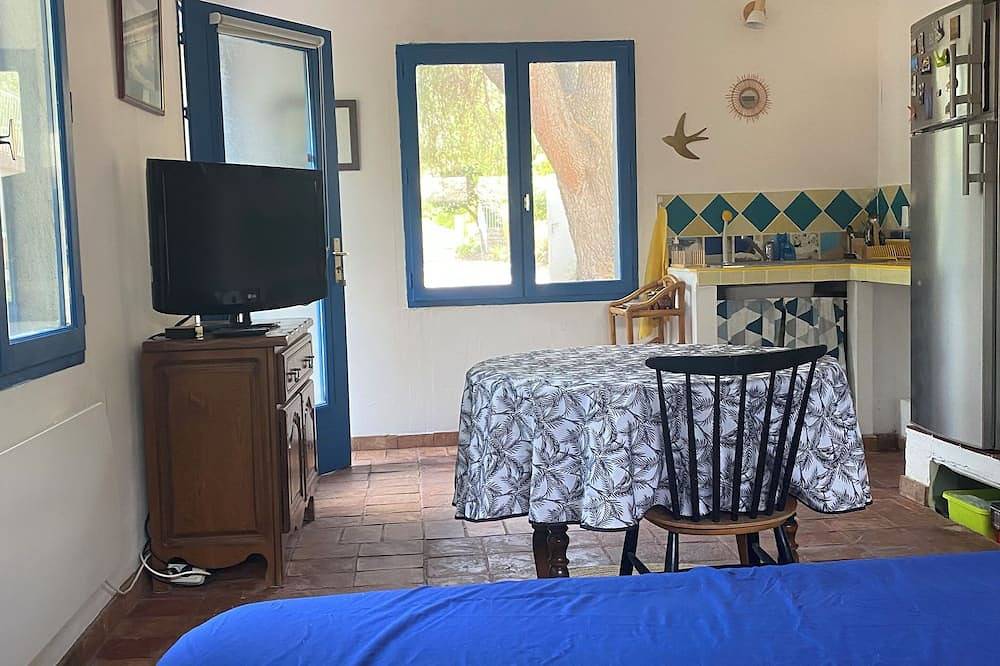 Ganze Wohnung, Studio with swimming pool Toulon ouest in Toulon, Toulon Region