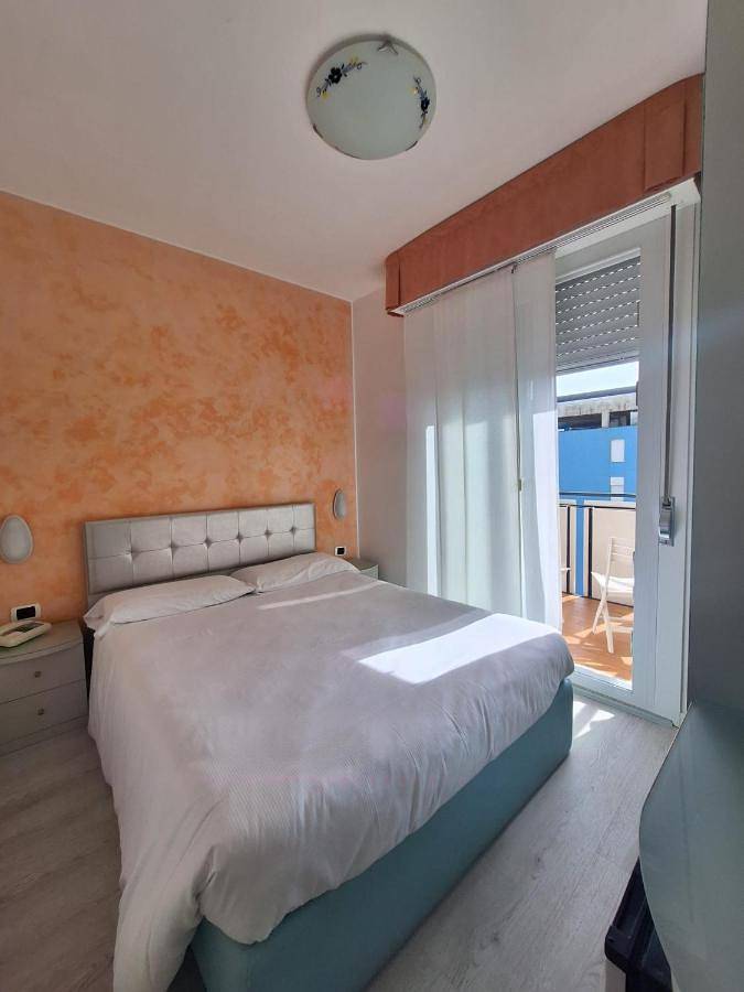 Hotel, mit Balkon und Terrasse sowie Garten und Kinderpool in Porto Santa Margherita - 3