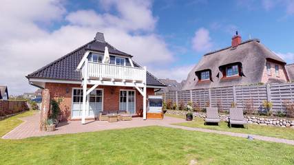 Ferienhaus für 10 Personen, mit Balkon und Garten sowie Sauna in Wenningstedt