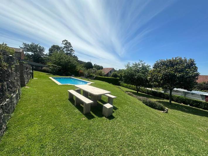Casa para 8 personas, con jardín además de jacuzzi y piscina en Vigo