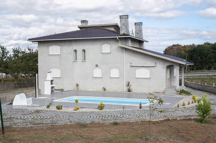 Ferienhaus für 8 Personen, mit Whirlpool und Garten sowie Balkon