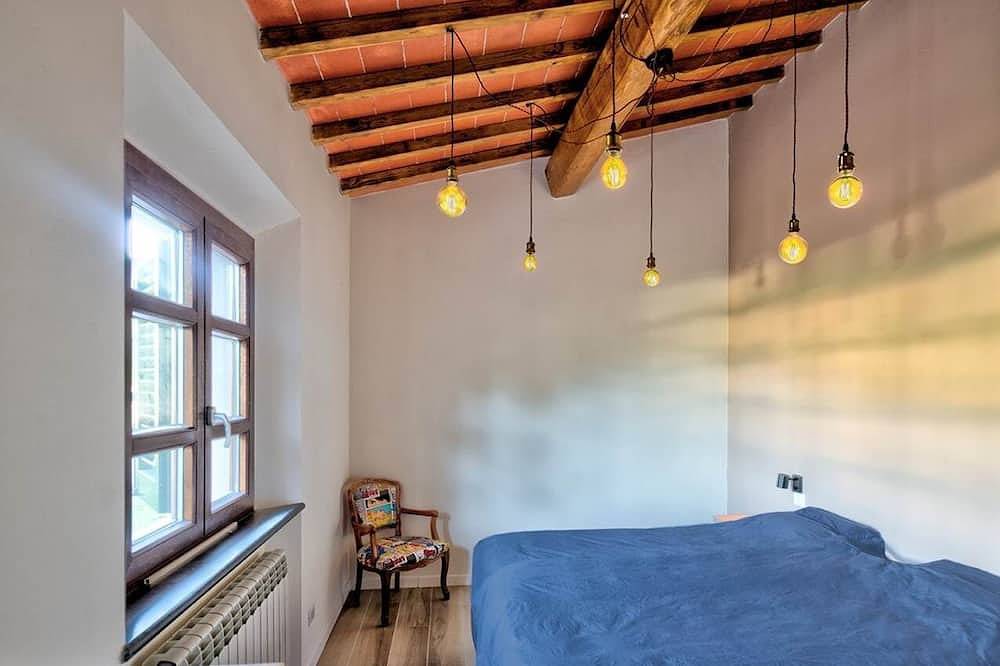 Tuscan villa for 8 people with pool near Lucca. in Borgo a Mozzano, Lucca Provinz