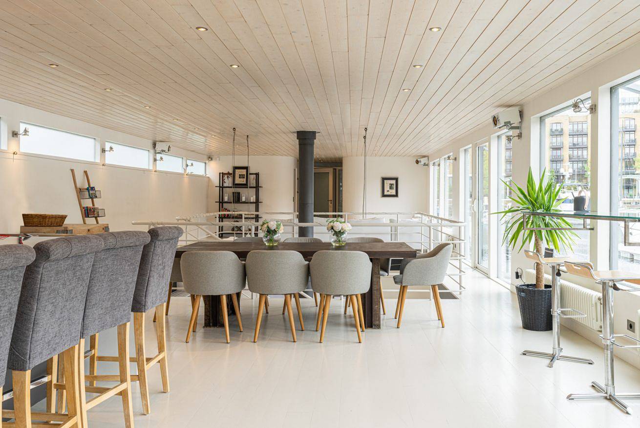 Boat for 10 People in London, England