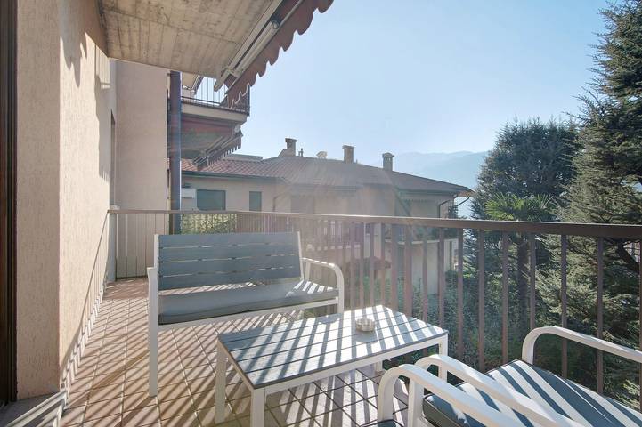 Location de vacances pour 7 personnes, avec vue sur le lac et balcon à Lierna