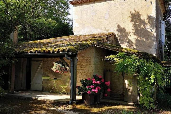 Location de vacances pour 5 personnes, avec Jardin à Douzains