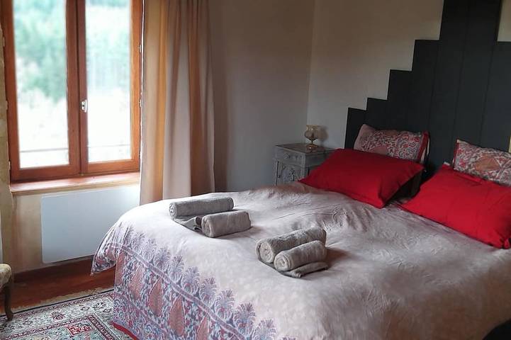 Location de vacances pour 6 personnes, avec jardin, animaux acceptés à Thizy-les-Bourgs - 2