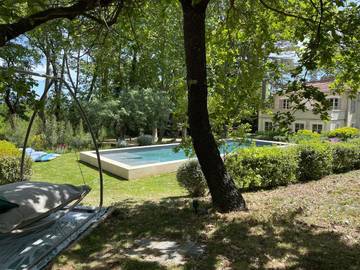 Chambre d’hôte pour 2 personnes, avec jardin ainsi que vue et piscine à Noves