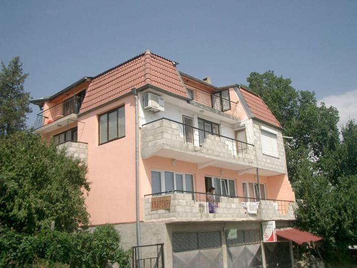 Ferienhaus für 2 Personen, mit Balkon und Terrasse sowie Garten und Kinderpool in Varna