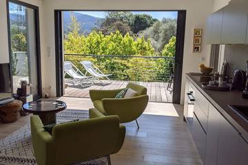 Gîte pour 2 personnes, avec terrasse et jardin à Albitreccia