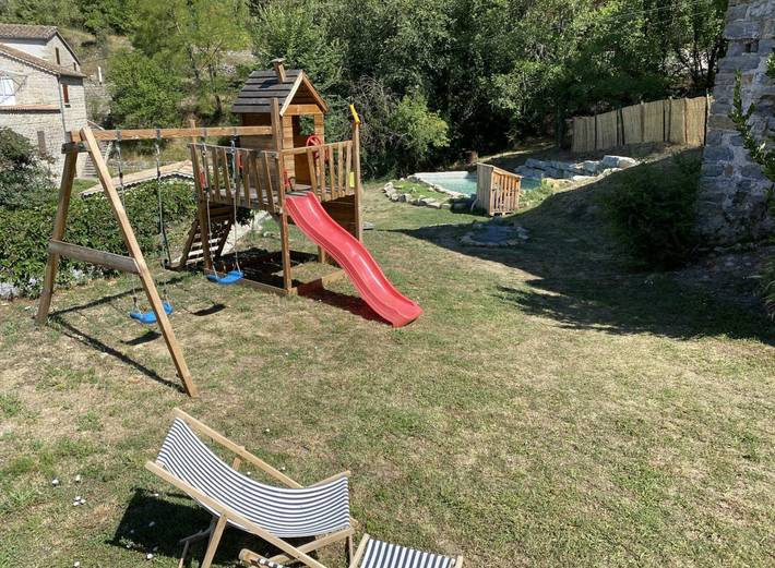 Gîte pour 8 personnes, avec piscine ainsi que terrasse et jardin à Les Assions - 3