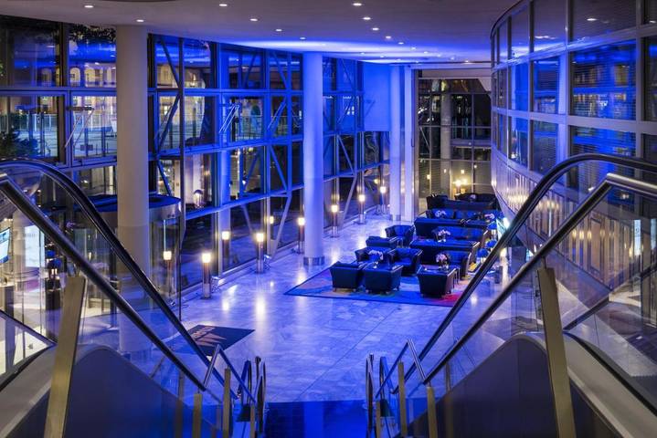Hôtel pour 2 personnes, avec terrasse et vue ainsi que sauna et piscine à Francfort-sur-le-Main - 2