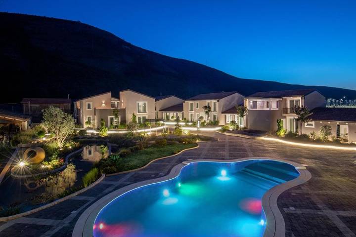 Appartamento, con Terrazza e Idromassaggio nonché Giardino e Piscina a Avezzano